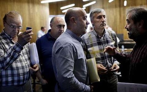 Los portavoces valoraron antes de empezar el pleno la propuesta hecha por Crespo minutos antes.