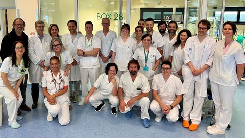 Parte del equipo de la uci y de fisioterapia del Cunqueiro