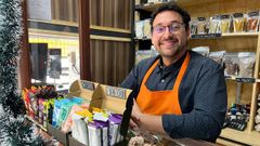 Carlos Vera, afincado en Chile, donde tiene una tienda de barrio 