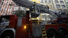 Imagen de archivo de una intervenci�n de los bomberos en la avenida de Oza.