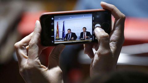 Los consejeros Isaac Pola y Guillermo Martnez, durante la rueda de prensa del Consejo de Gobierno