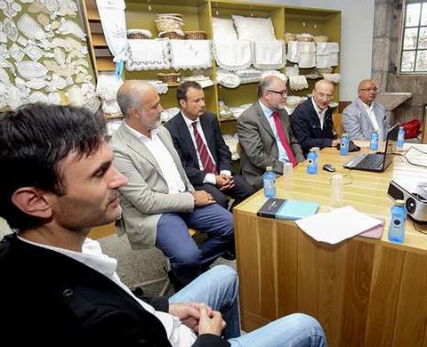 Mira, Becerra, Celso Collazo (sobrino), Antelo, Reigosa y Ca�o, ayer, en la mesa redonda. 