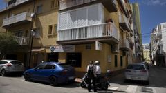 Una mujer de 76 a�os ha fallecido este viernes en una vivienda (en la imagen) de Fuengirola a manos de su pareja, un hombre de 75 a�os.