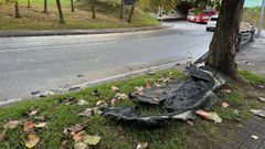 El cap� del coche completamente calcinado permanec�a esta ma�ana sobre el c�sped en General Rub�n