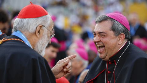 Cl�rigos en el Estadio Ol�mpico de Barcelona.