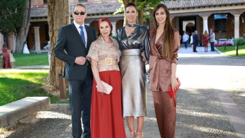 Pardo, junto a sus padres y su hermana