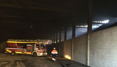 El fuego afect� a las uralitas del techo e hizo entrar en combusti�n harina de colza. 