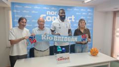 Presentaci�n de Kasibabu como jugador del R�o Breog�n