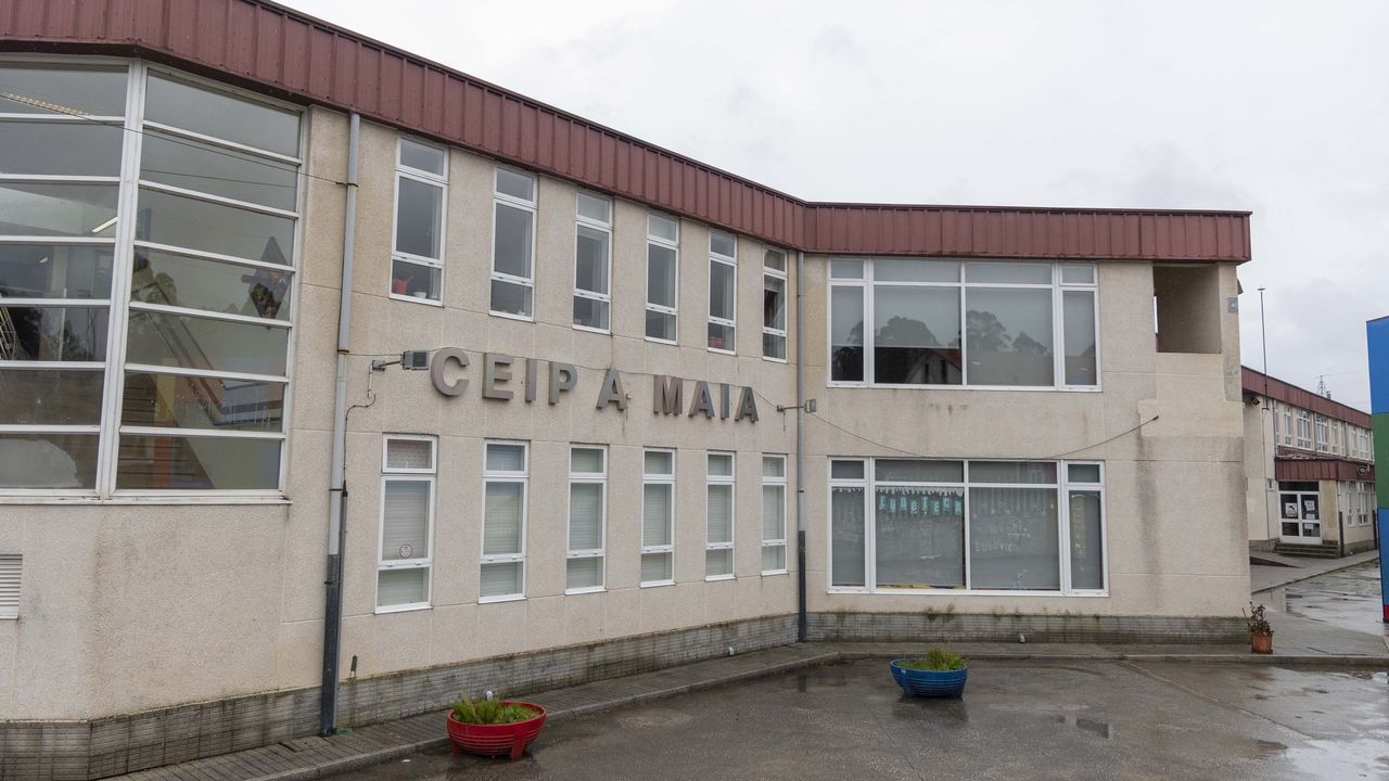 Ames revisará el colegio A Maía para asumir las mejoras que le correspondan y exigir las que competen a la Xunta