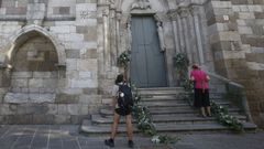 Un peregrino, este sbado, en la iglesia de Santiago de la Ciudad Vieja coruesa.