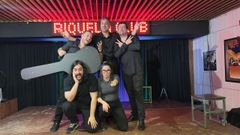 De izquierda a derecha, arriba: Pablo Navas, Cayetano Lled� y Gandalf Gandarte; abajo, Jacobo Barros y Adela B�rtolo. Miembros de La F�brica de Impro