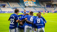 Los futbolistas del Real Oviedo celebran el gol de Tejera en el derbi ante el Sporting de Gij�n
