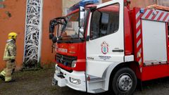 Los bomberos de Viveiro en una intervenci�n, en una imagen de archivo