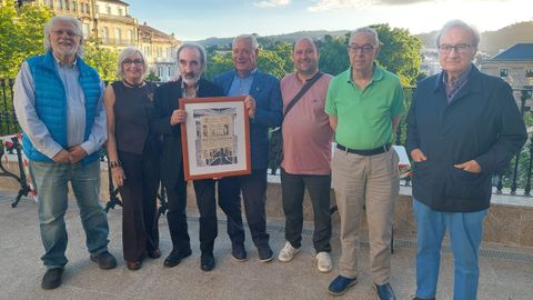 Integrantes de la junta directiva del Liceo, tras el acto de entrega de la insignia de oro a Francisco N�voa