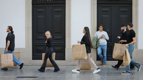 Preparativos para la apertura de un nuevo espacio en el Zara de la calle Compostela