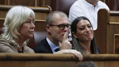 La portavoz de Junts, Mriam Nogueras (d), y el diputado Josep Maria Cruset, durante la sesin de control al Ejecutivo que se celebra este mircoles en el Congreso, en Madrid. EFE/ JJ Guillen