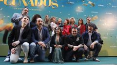 Parte del elenco y el equipo t�cnico de la pel�cula, festejando el preestreno en Ourense.