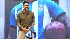 Unai N��ez, durante su presentaci�n con el Espanyol, cuarto club en el que jugar� cedido por el Celta.