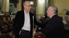 Los portavoces municipales del PP, Miguel Lorenzo (derecha), y el BNG,Francisco Jorquera, en el Ayuntamiento de A Corua