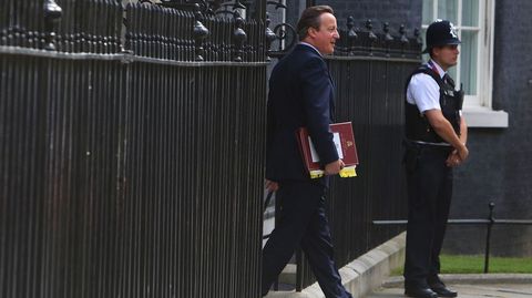 Esta maana, Cameron abandonando el 10 de Downing Street para dirigirse a la Cmara de los Comunes. 