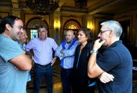 Delegados de firmas auxiliares y de los comit�s siguen encerrados en el Concello.