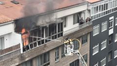 Bomberos de Ferrol extinguen un incendio declarado en el n�mero 63 de la calle S�nchez Calvi�o, en la ciudad naval, en diciembre