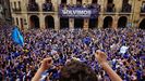 Cientos de personas durante la celebraci�n del ascenso a Primera Divisi�n del Real Oviedo