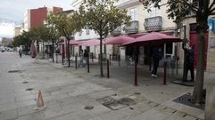 La terraza de la antigua cafeter�a Da Vinci, despu�s de la retirada de los postes y las mamparas
