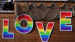 Carroza en un desfile del Orgullo Gay