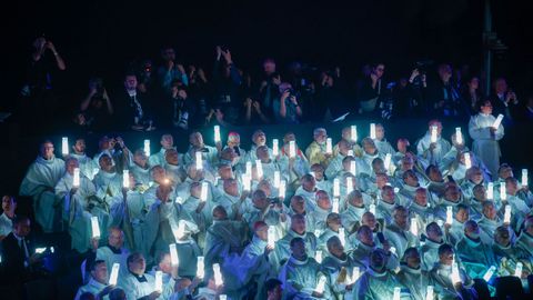 Los asistentes iluminaron la noche con l�mparas
