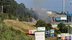 Humo del incendio de este mi�rcoles en Monte Patelo, en el acceso a Marineda City