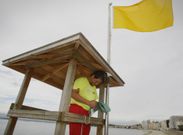 Las calidad de las aguas oblig a desaconsejar el bao en las playas de Vilagarca. 