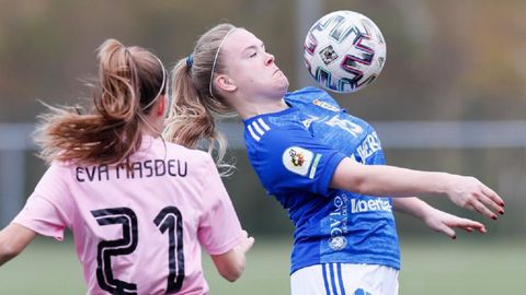 Ingrid Real Oviedo Femenino Pozuelo Tensi.Ingrid trata de controlar un esf�rico durante el choque