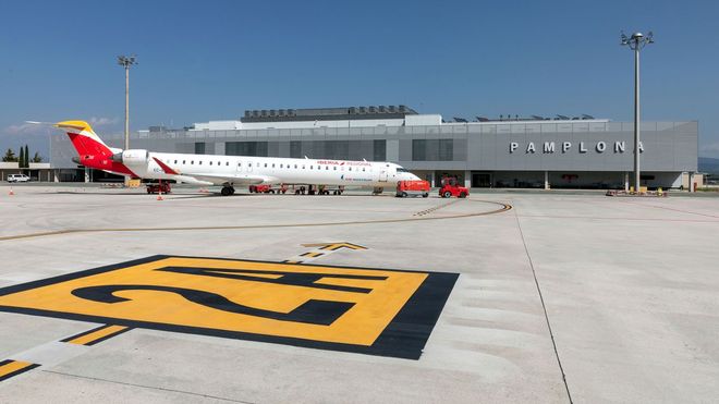 Vista del aeropuerto de Pamplona, para donde el Gobierno navarro busca rutas internacionales, pues como Vigo, no cuenta con ninguna