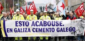 La concentraci�n en defensa de Cementos Cosmos reuni� a cerca de trescientas personas y transcurri� en calma.