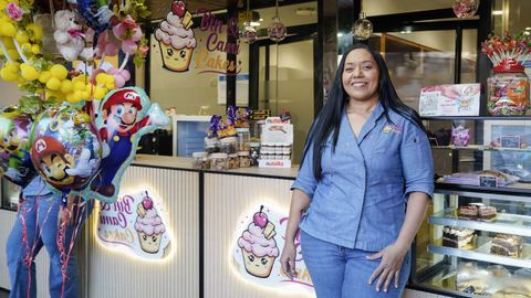 Luisa hace tartas a demanda y vende dulces en su nuevo local de la calle Progreso