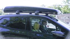 El pr�ncipe Haakon llega al hospital donde est� ingresada su madre, la reina Sonia, junto a Mette-Marit