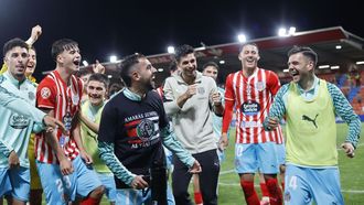 Los jugadores del Lugo celebrando la victoria tras el partido ante el Logro��s