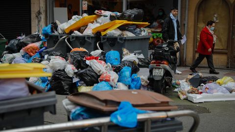Basura acumulada en la calle Barcelona