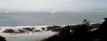 Imagen tomada ayer desde las islas C�es de parte de los barcos anclados en el peor momento del paso del temporal por la r�a de Vigo.