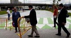 El alcalde y los concejales de Tr�fico y Fomento abrieron cincuenta plazas de aparcamiento en la calle sin presencia vecinal. 