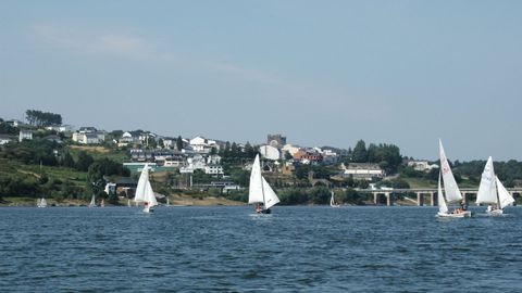 Campeonato de regata en el embalse de Portomarn