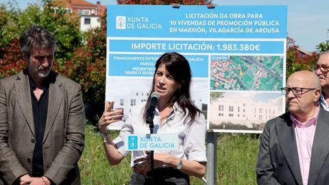 El alcalde, Alberto Varela, y la conselleira de Vivenda, Mar�a Jos� Allegue, en la presentaci�n del proyecto