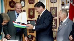 El rey em�rito visit� Camari�as en 2003