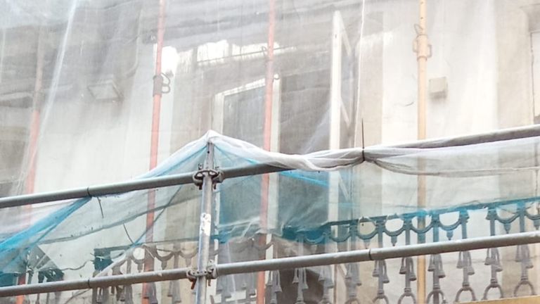 La ventana que puede deteriorar el estado de los frescos de Lugr�s
