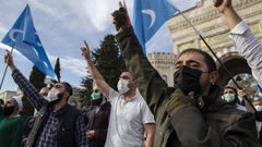 Manifestantes turcos prostestan en Estambul por las medidas adoptadas en Francia contra las asociaciones islamistas