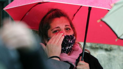 Minuto de silencio en el Concello de Cambados por el naufragio del Villa de Pitanxo, donde estaban presentes amigos y familiares de Miguel Lumbres Cumpra.