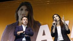 Conte, con la alcaldesa de Roma, Virginia Raggi, en el cierre de campa�a