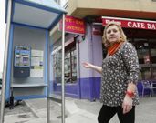 La de la calle Barcelona, ayer por la tarde, tragaba la moneda.