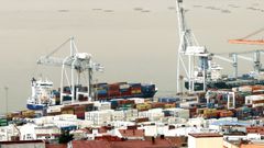 Imagen de archivo del muelle de descarga de contenedores en el Puerto de Vigo.